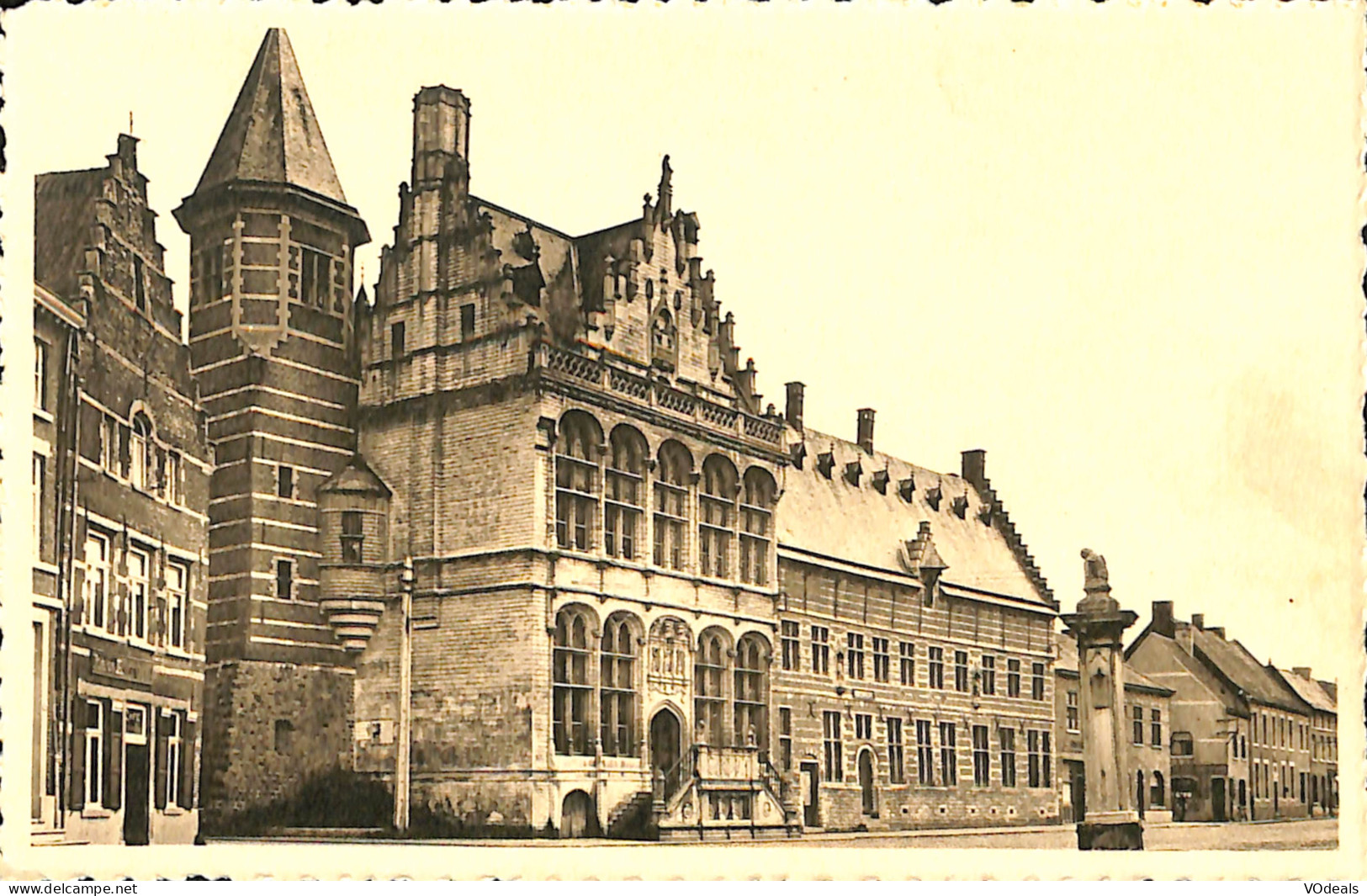 Belgique - Brabant Flamand - Zoutleeuw - Hôtel De Ville Et Gendarmerie - Zoutleeuw