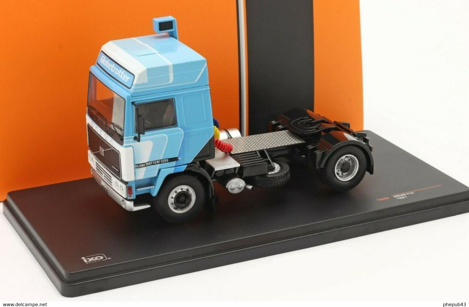 Volvo F12 Globetrotter - 1981 - White & Blue - Ixo - Ixo