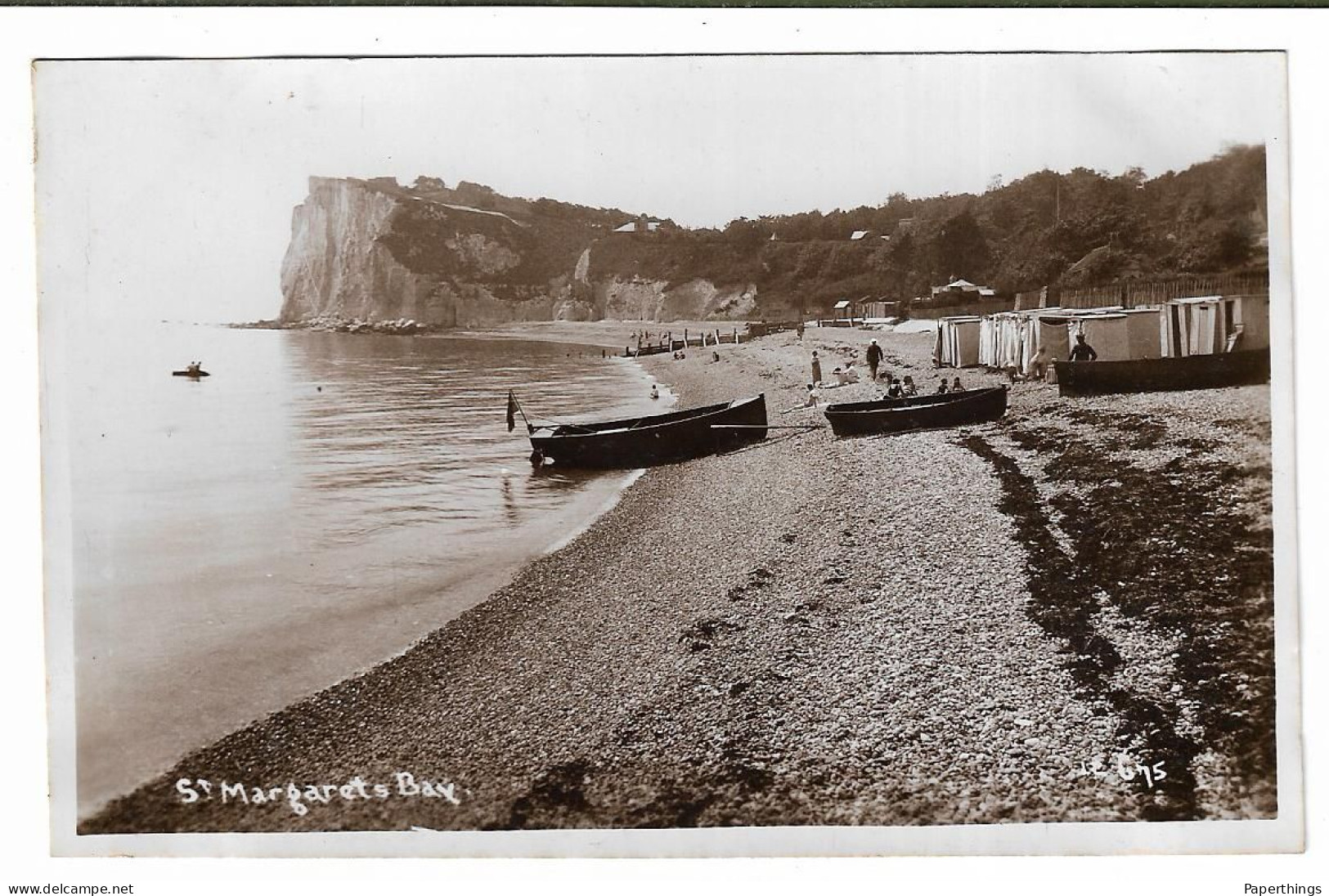 Real Photo Postcard, Kent, Dover, St. Margarets Bay, Beach Huts, Cliffs, Boats, Coastal View. - Dover