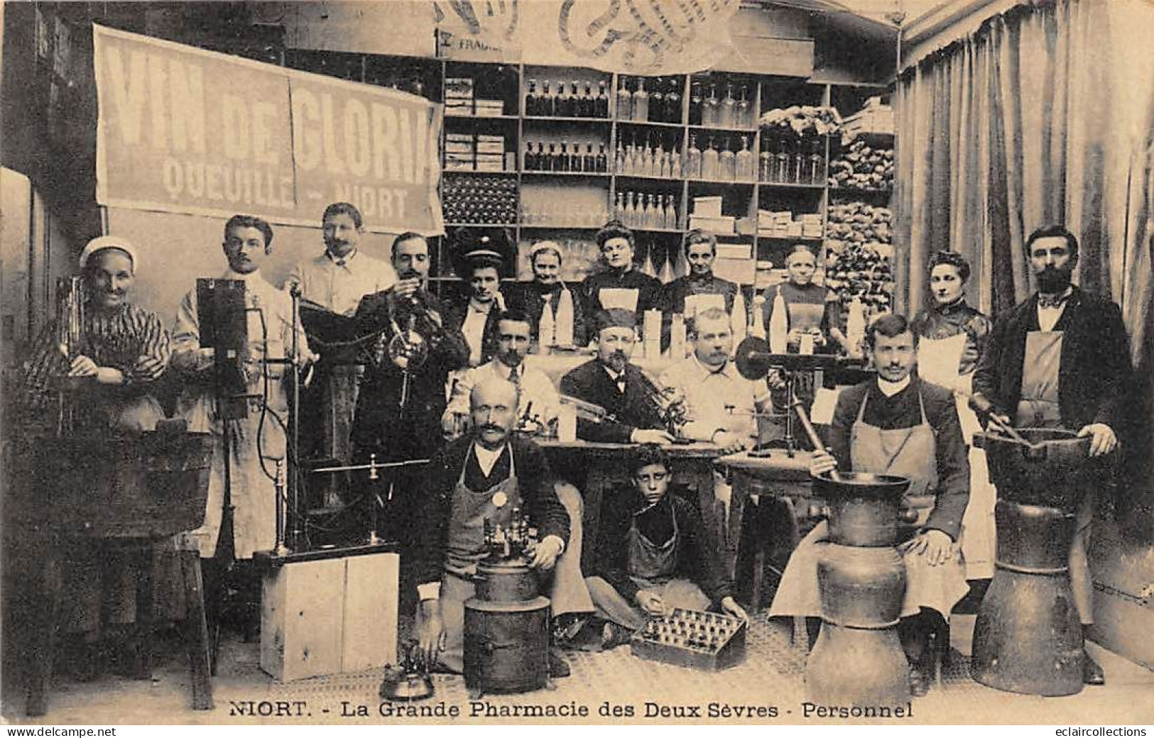 Niort        79       Le Personnel De La Grande Pharmacie Des Deux Sèvres            (voir Scan) - Niort