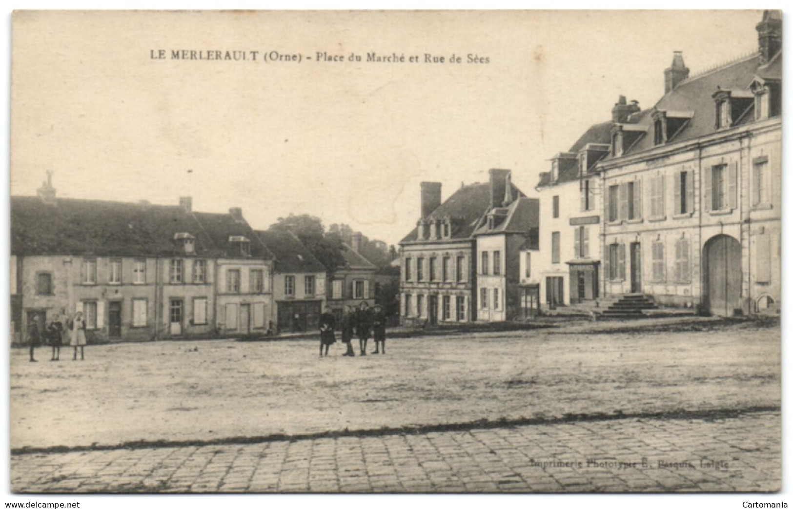 Le Merlerault - Place Du Marché Et Rue De Sèes - Le Merlerault