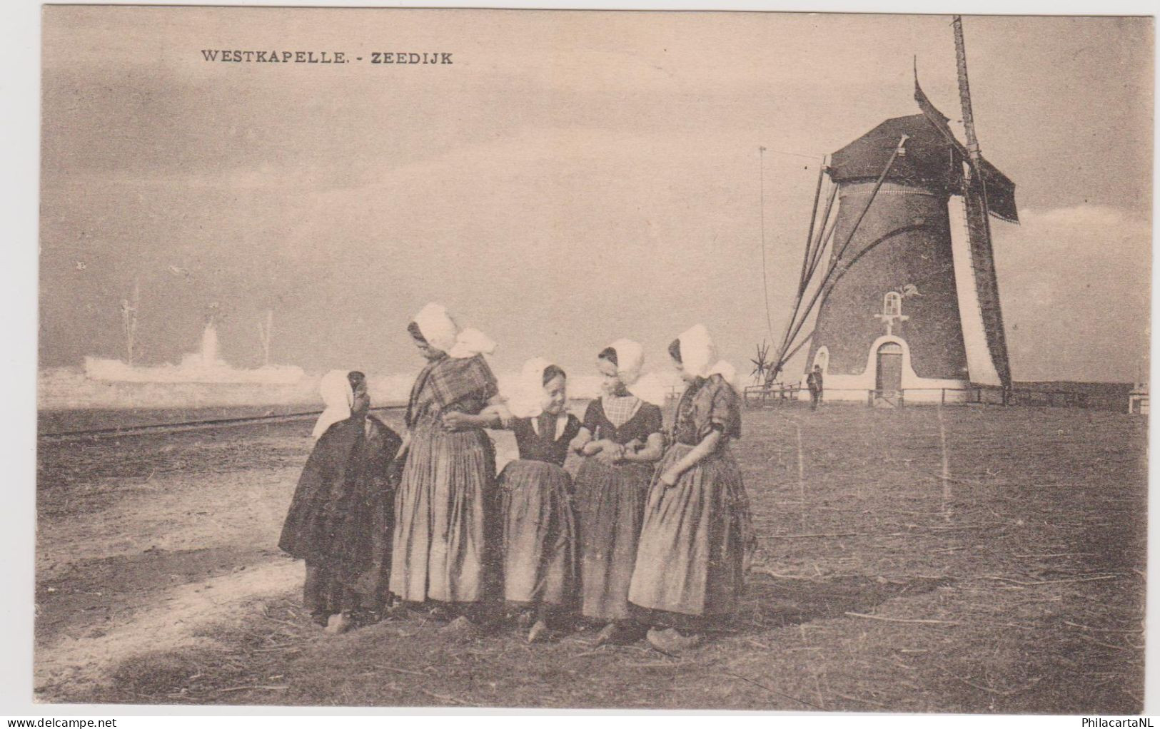 Westkapelle - Zeedijk Met Molen En Volk - Zeer Oud - Westkapelle