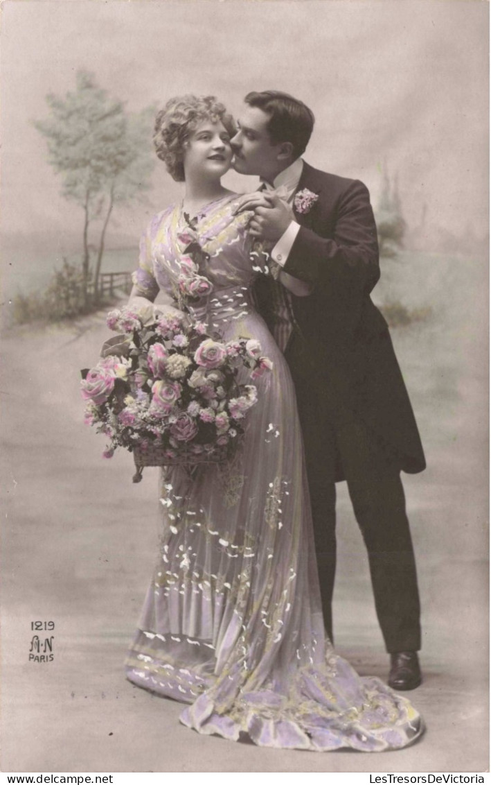 Couple - Un Couple Lors D'une Soirée - Robe De Soirée - Carte Postale Ancienne - Paare