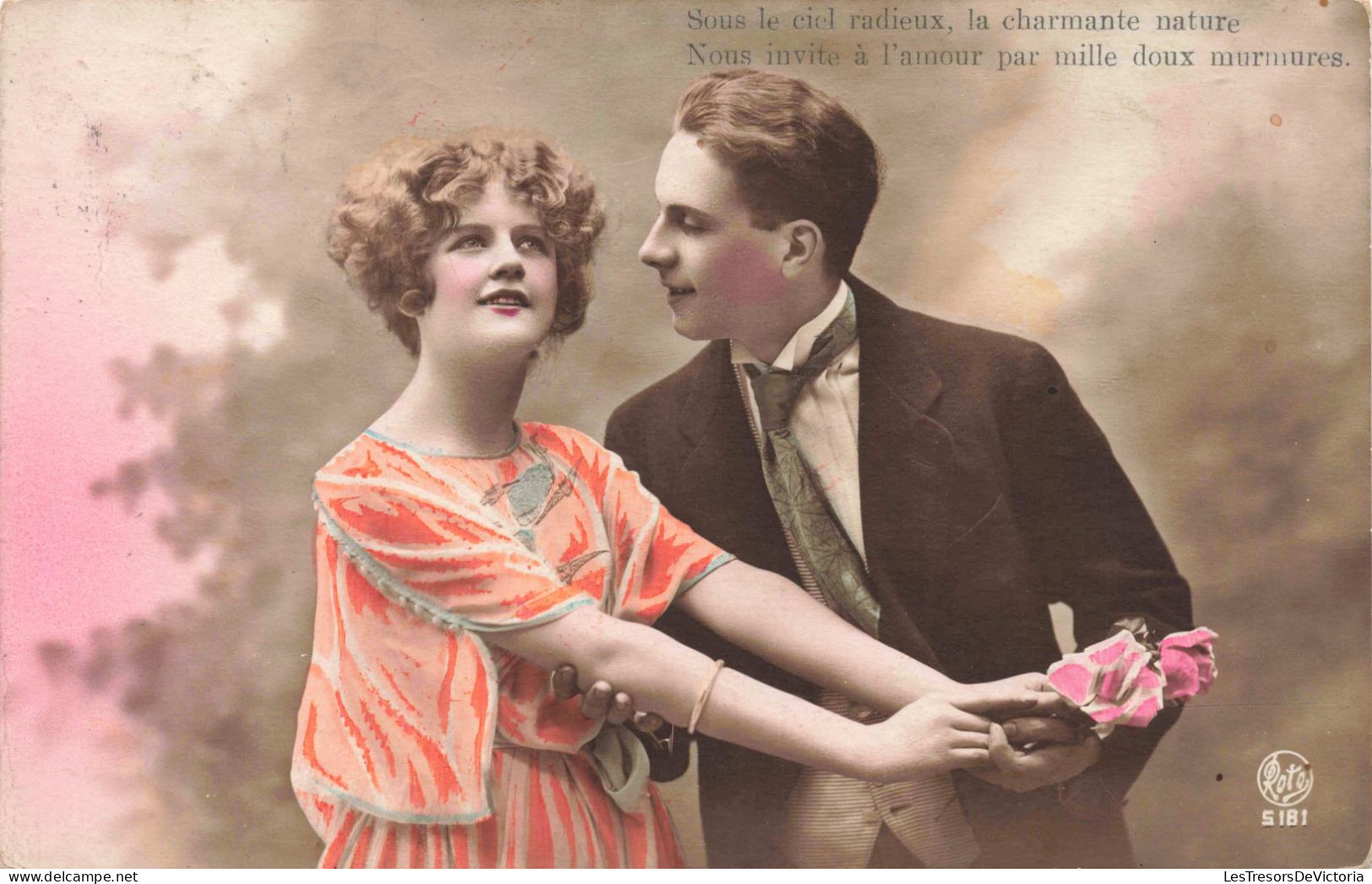 Couple - Sous Le Ciel Radieux, La Charmante,... - Colorisé - Carte Postale Ancienne - Paare