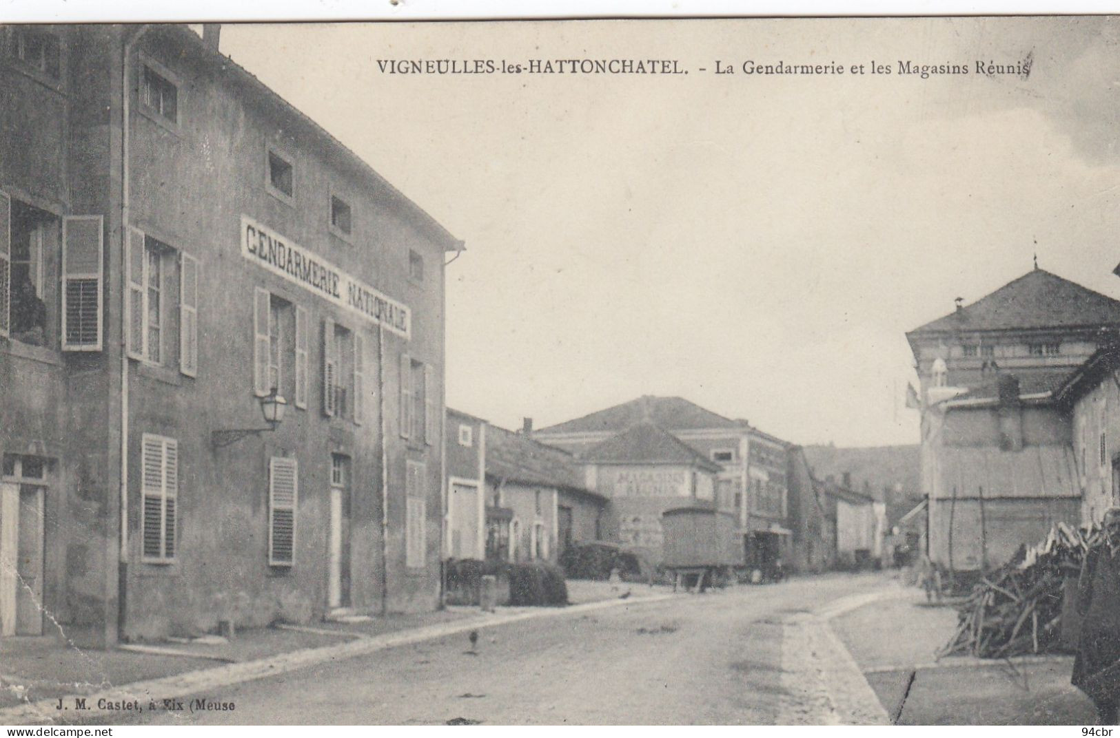 CPA (55)   VIGNEULLES LES  HATTONCHATEL La Gendarmerie  Et Les Magasins Reunis (petits Defauts) - Vigneulles Les Hattonchatel