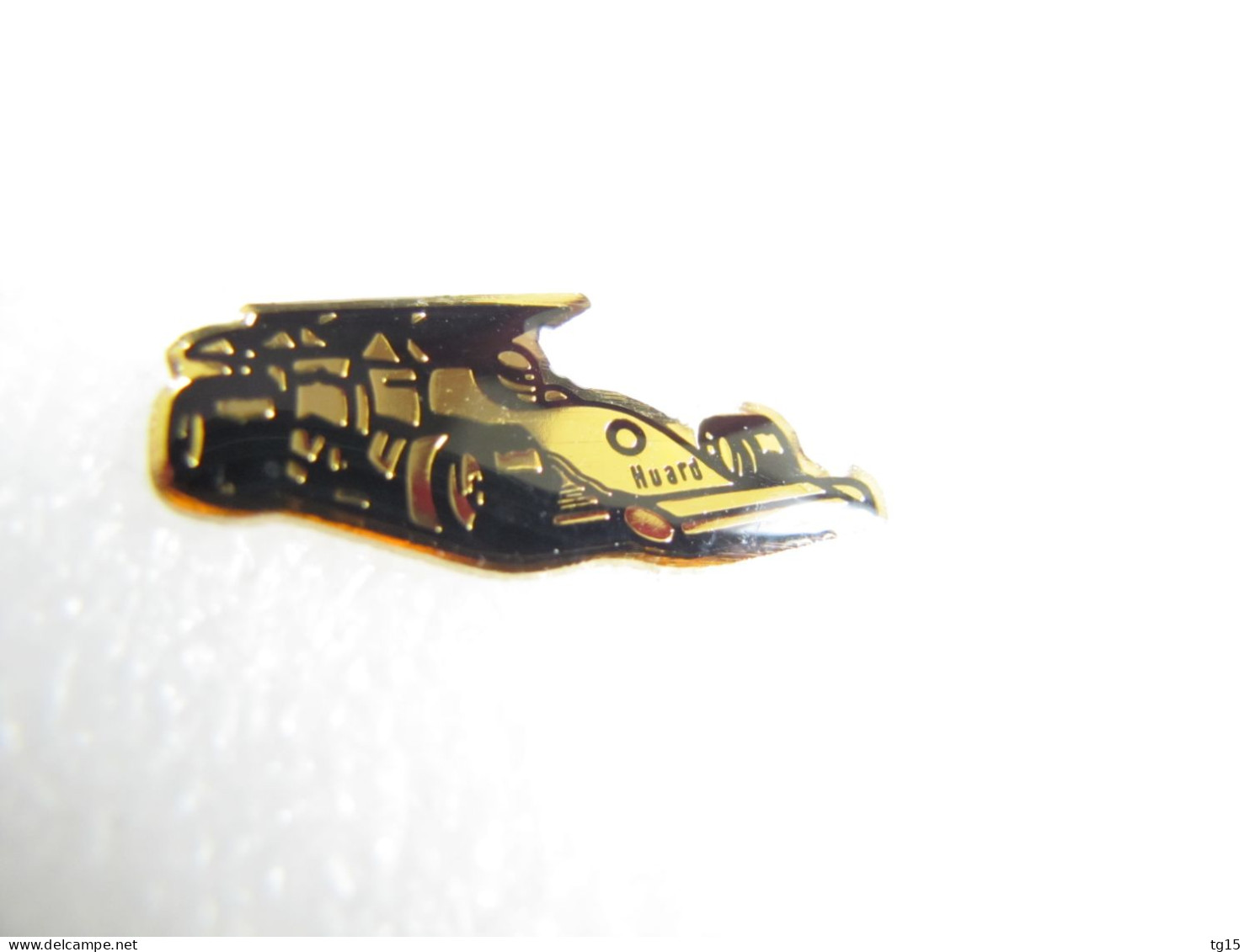 PIN'S    MONOPLACE  HUARD - F1