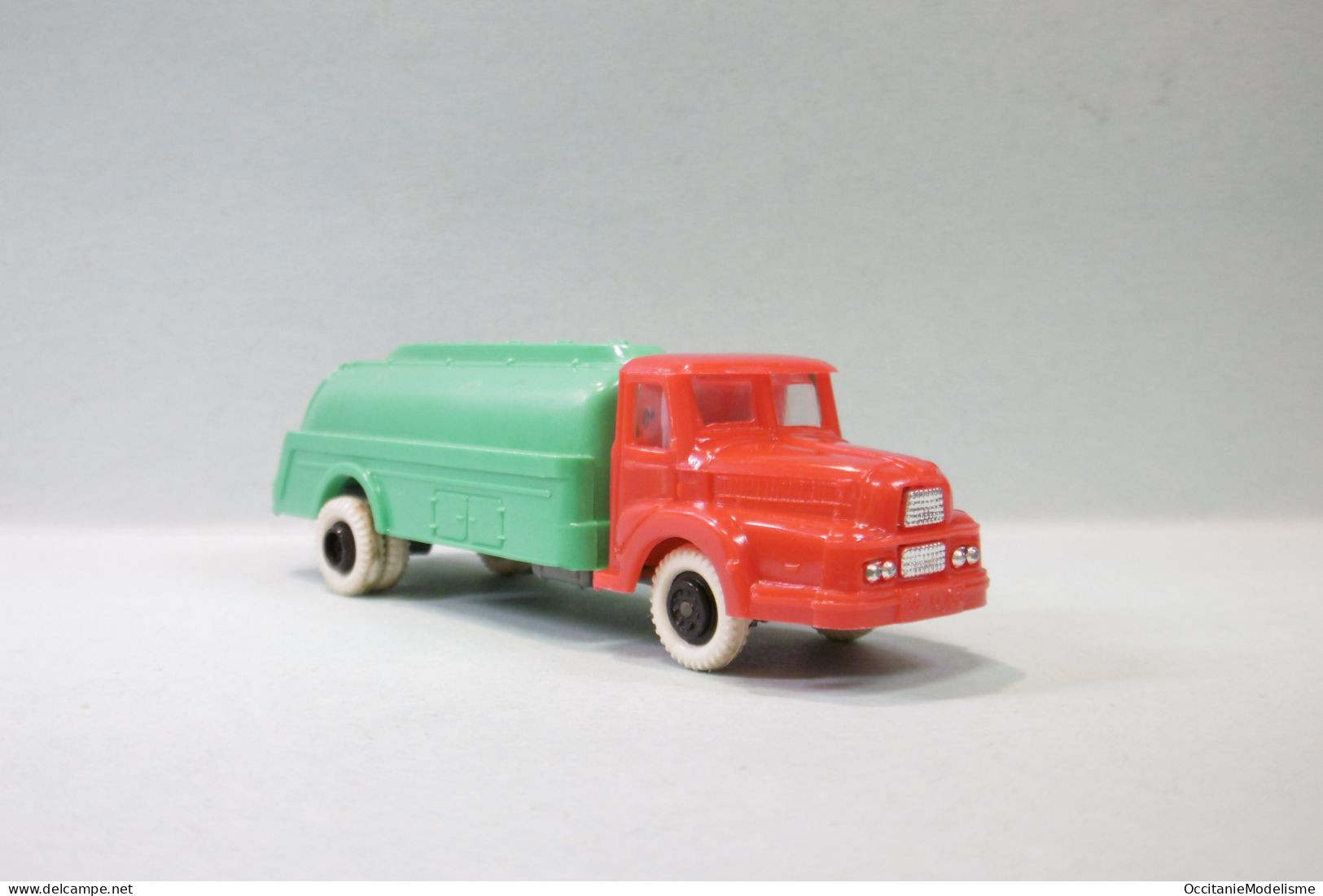 Clé - Camion UNIC IZOARD Rouge Citerne Vert HO 1/87 1/90 - Veicoli Da Strada