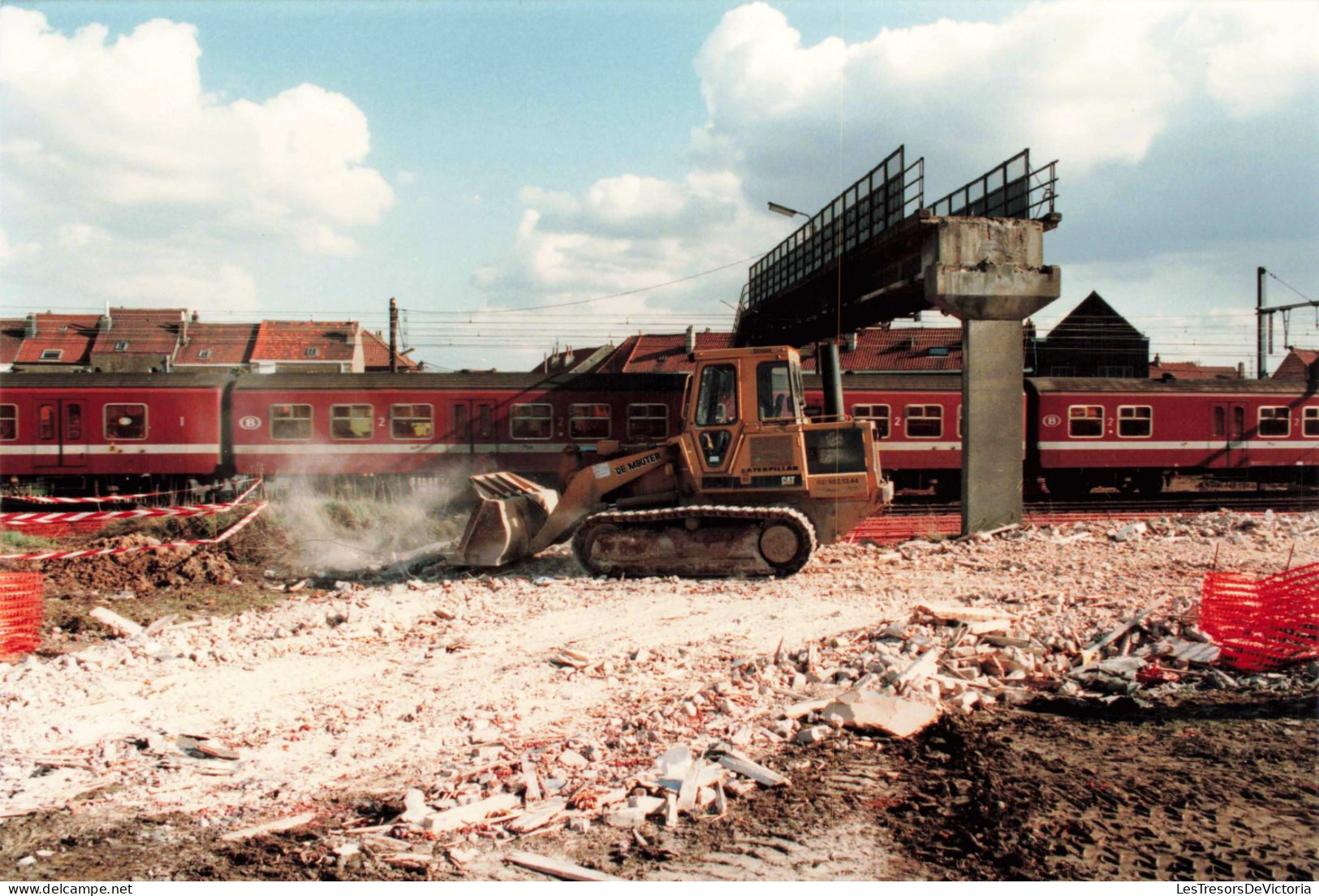 PHOTOGRAPHIE - Construction D'un Chemin De Fer - Chantier - Tracteur -  Colorisé - Carte Postale - Photographie