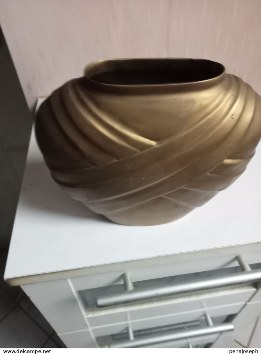 Vase En Bronze De 1950 Hauteur 16 Cm X 19 Cm - Vasi