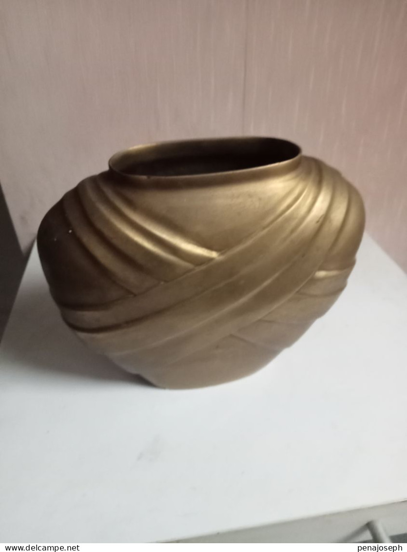 vase en bronze de 1950 hauteur 16 cm x 19 cm