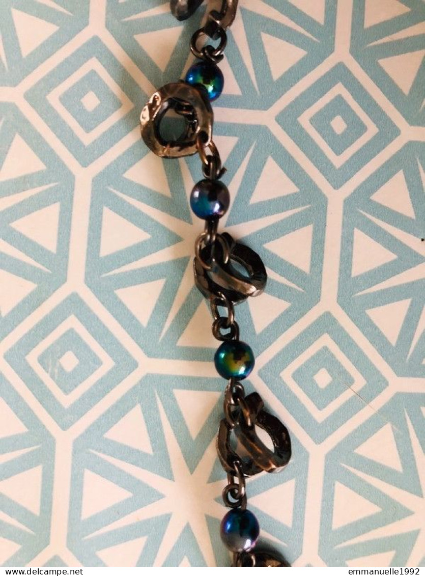 Bracelet créateur Cécile et Jeanne métal argent foncé et perles fines Tahiti imitation gris bleu violet breloque colombe