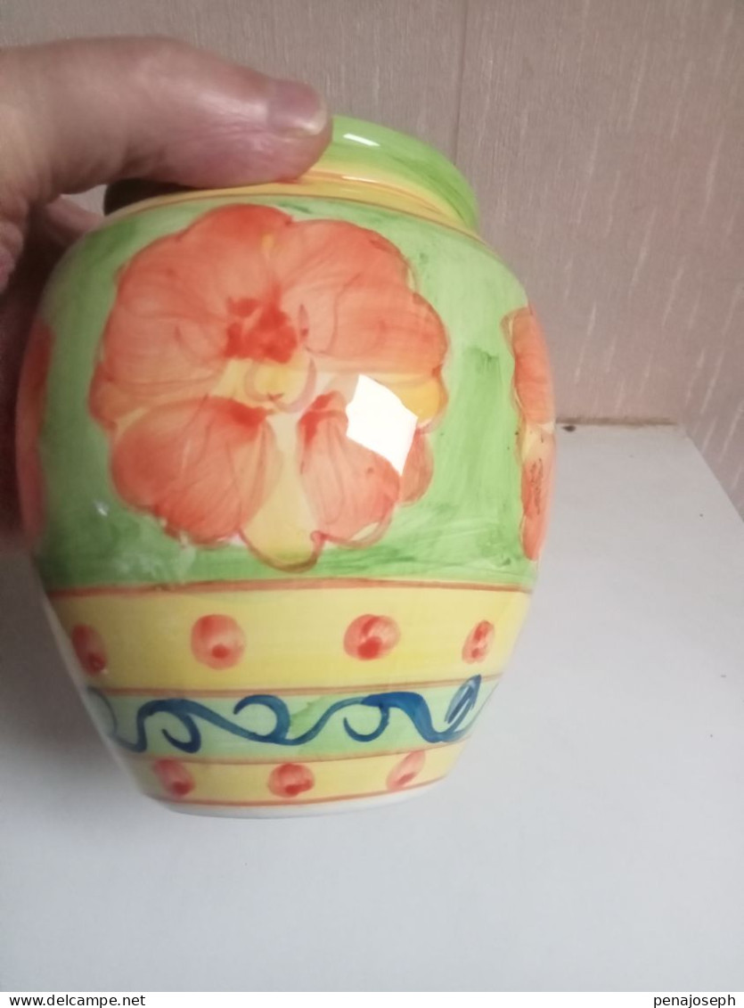 Vase coloré hauteur 13,5 cm diamètre 13 cm