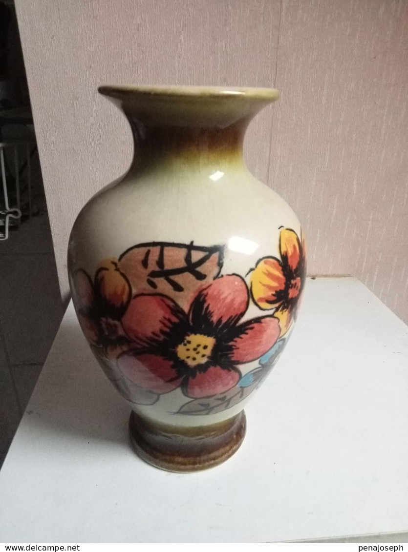 Vase De 1920 Hauteur 22 Cm Diamètre 13 Cm, Numéroté - Vasen