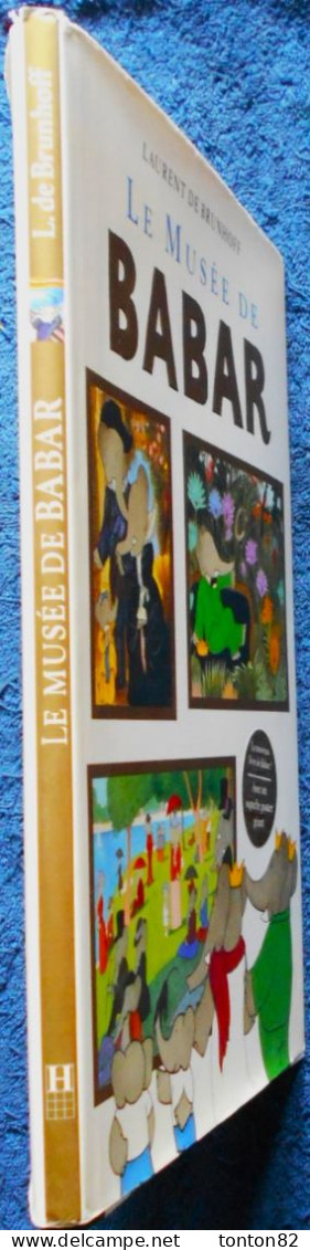 Laurent De Brunhoff - LE MUSÉE DE BABAR - Hachette Jeunesse - Livre Avec Jaquette Et Un POSTER GÉANT - ( E.O. 2004 ) . - Hachette
