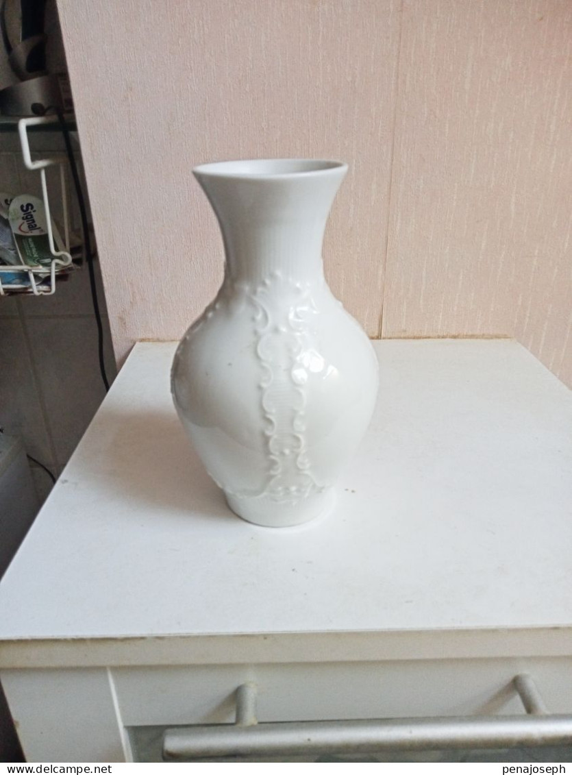 Vase Ancien En Porcelaine Signé KPM Hauteur 17 Cm - Vases