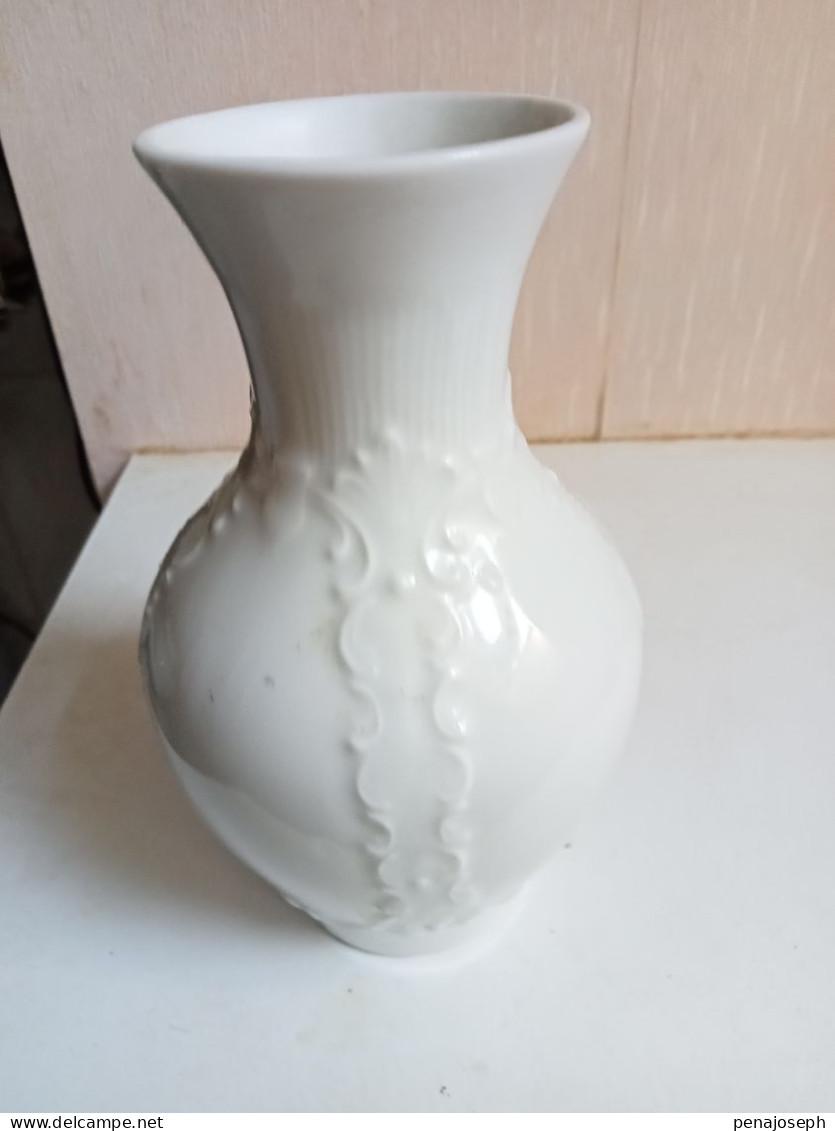 Vase Ancien En Porcelaine Signé KPM Hauteur 17 Cm - Vasen