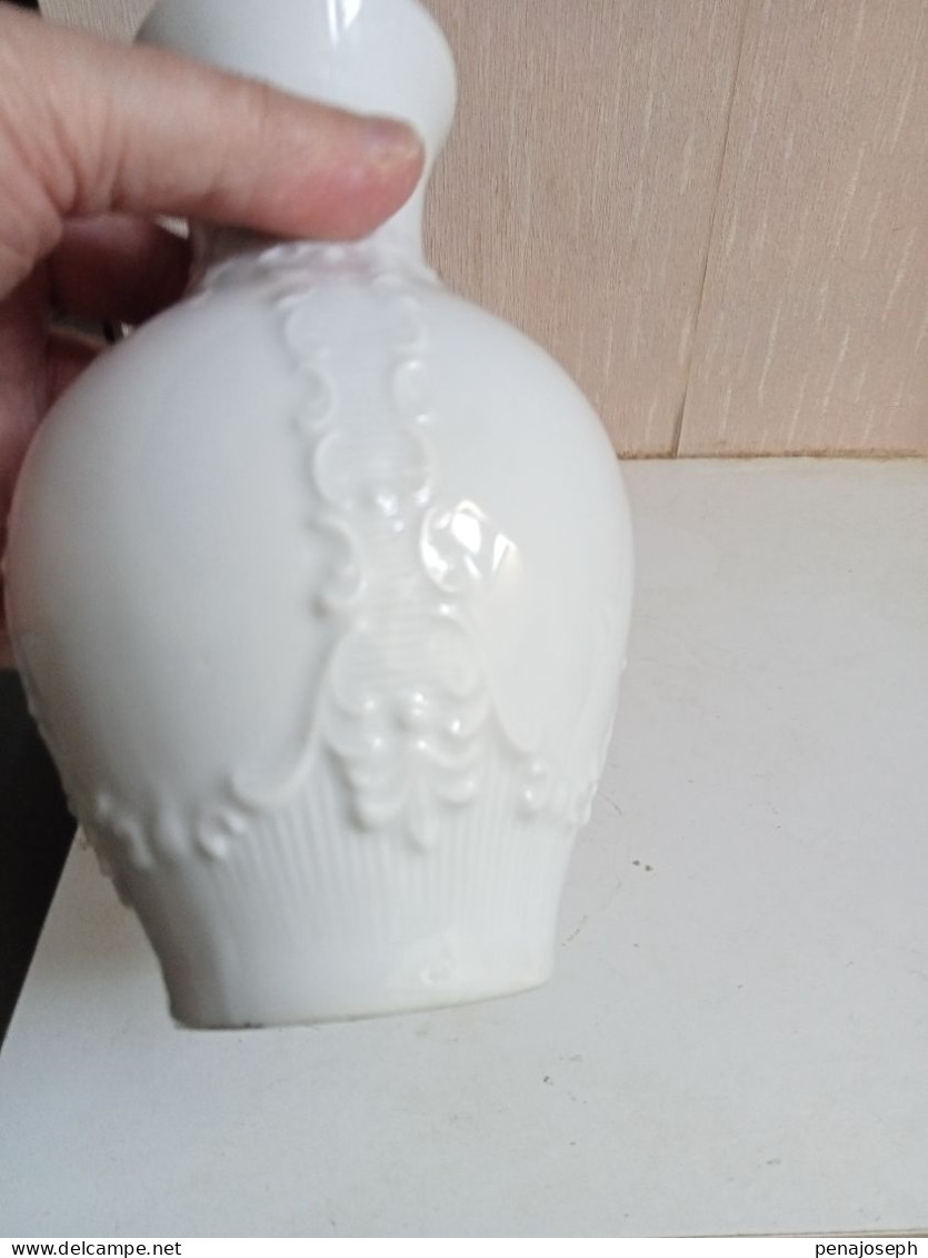 vase ancien en porcelaine signé KPM hauteur 17 cm
