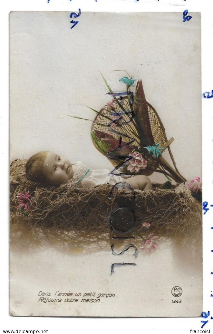 Bébé Dans Un Berceau, Filet De Pêche Poissons, Fleurs:" Dans L'année Un Petit Garçon..." - Geburt