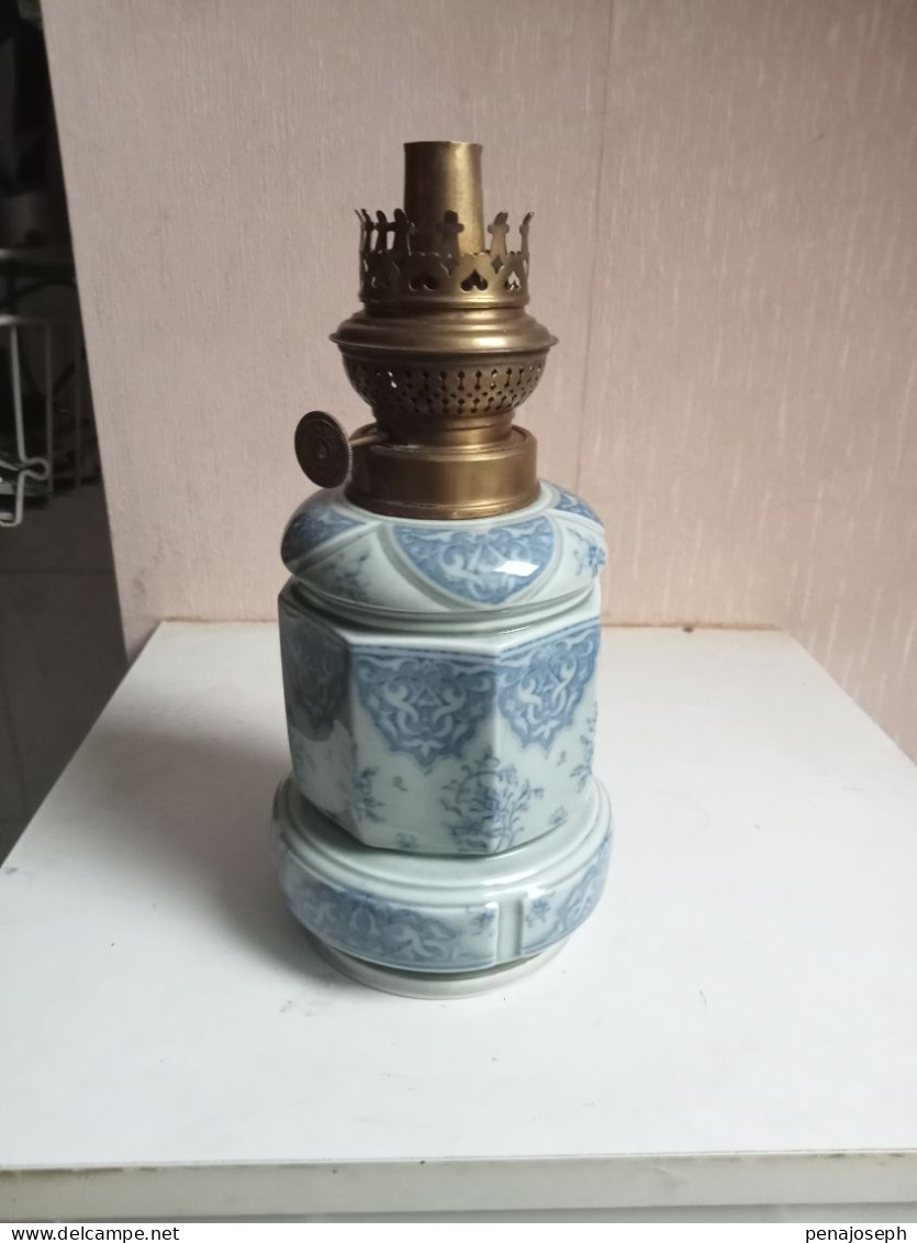 Lampe Ancienne En Ceramique Hauteur 23 Cm - Lantaarns & Kroonluchters