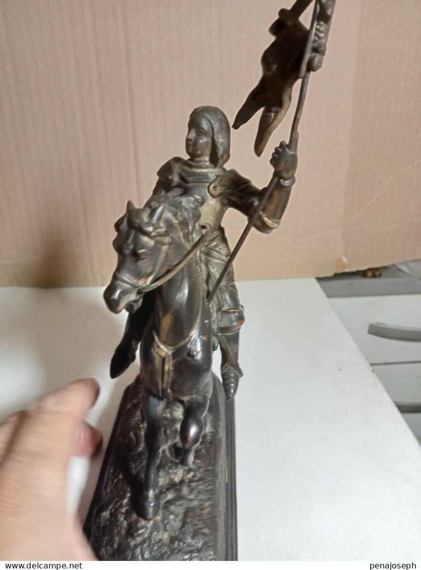 statuette XIXème régule jeanne d'arc a cheval hauteur 24 cm x 14 cm