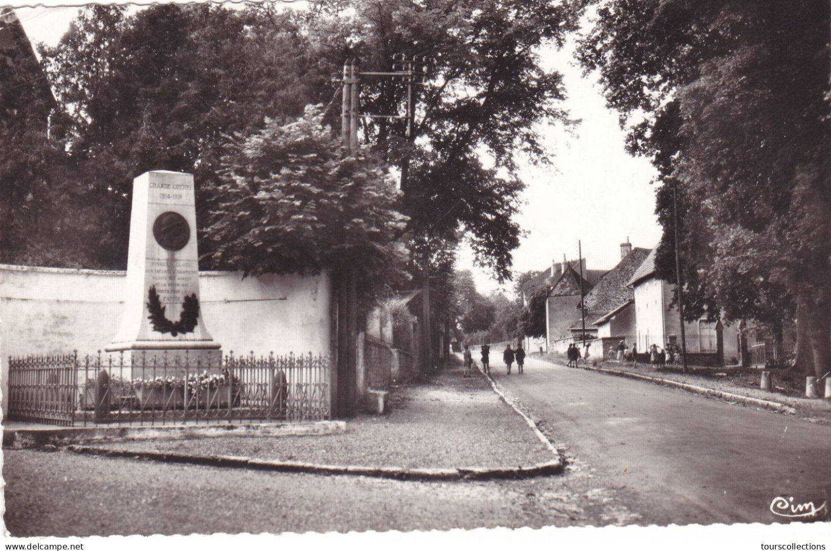 CPSM 70 @ DAMPIERRE SUR SALON En 1961 - Monuments Aux Morts WW1 Guerre 1914 1918 Et Les Ecoles - Dampierre-sur-Salon