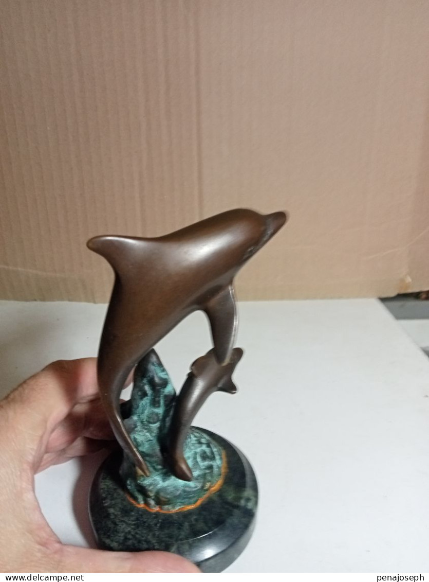 Statuette Ancienne En Bronze Dauphin Et Son Petit Hauteur 14,5 Cm Sur Socle En Marbre - Bronzes