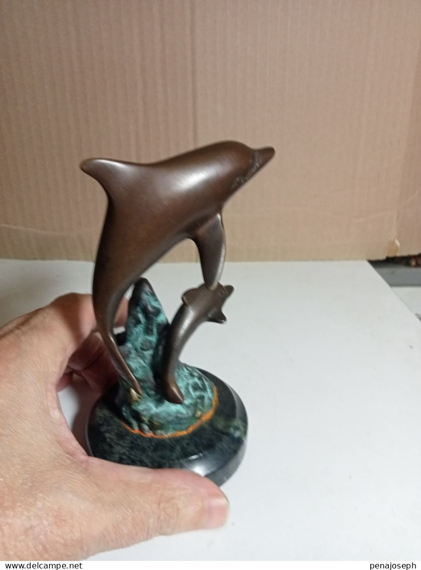Statuette Ancienne En Bronze Dauphin Et Son Petit Hauteur 14,5 Cm Sur Socle En Marbre - Bronzen
