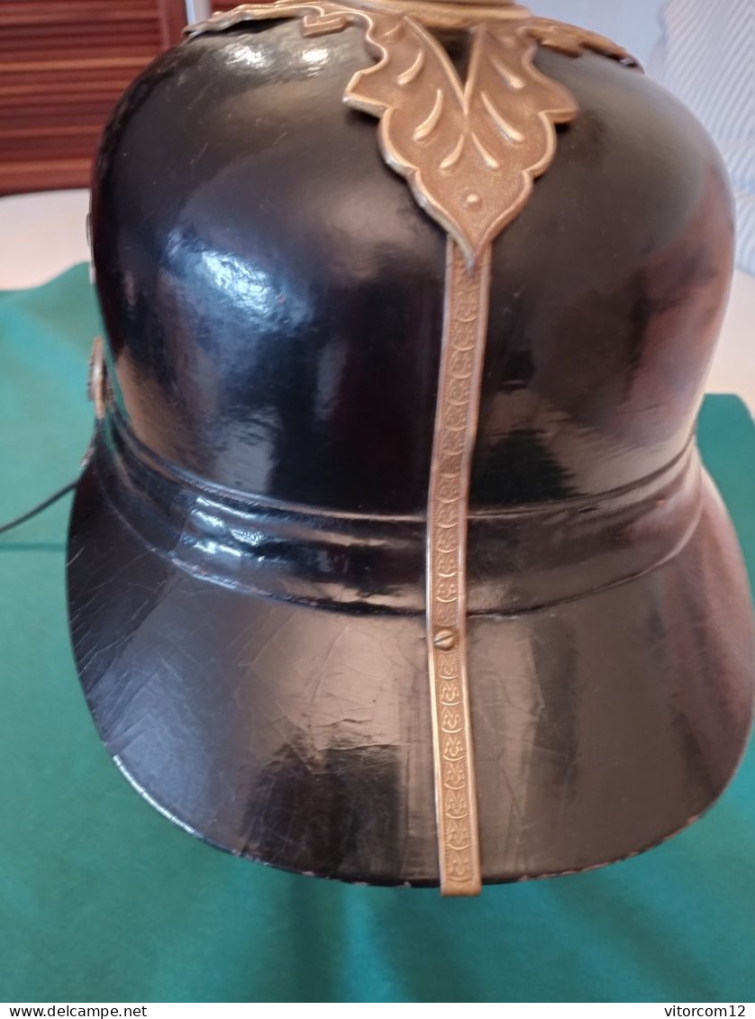 Casque Pickelhube  De Cuir De La  Infanterie De La Garde Presidentiel Portuguaise  ( GNR) De 1911 á Les Années 70 - Casques & Coiffures