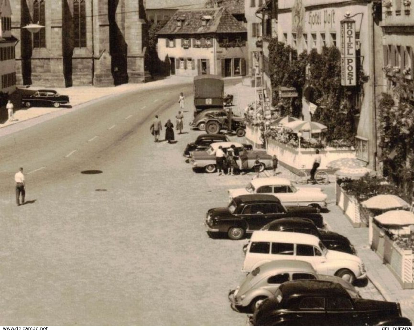 BELLE CARTE PHOTO : MARKTPLATZ FEUCHTWANGEN - VOITURES ANCIENNES CAMION TRACTEUR - COMMERCES - HÔTEL POST - ÉGLISE - Feuchtwangen