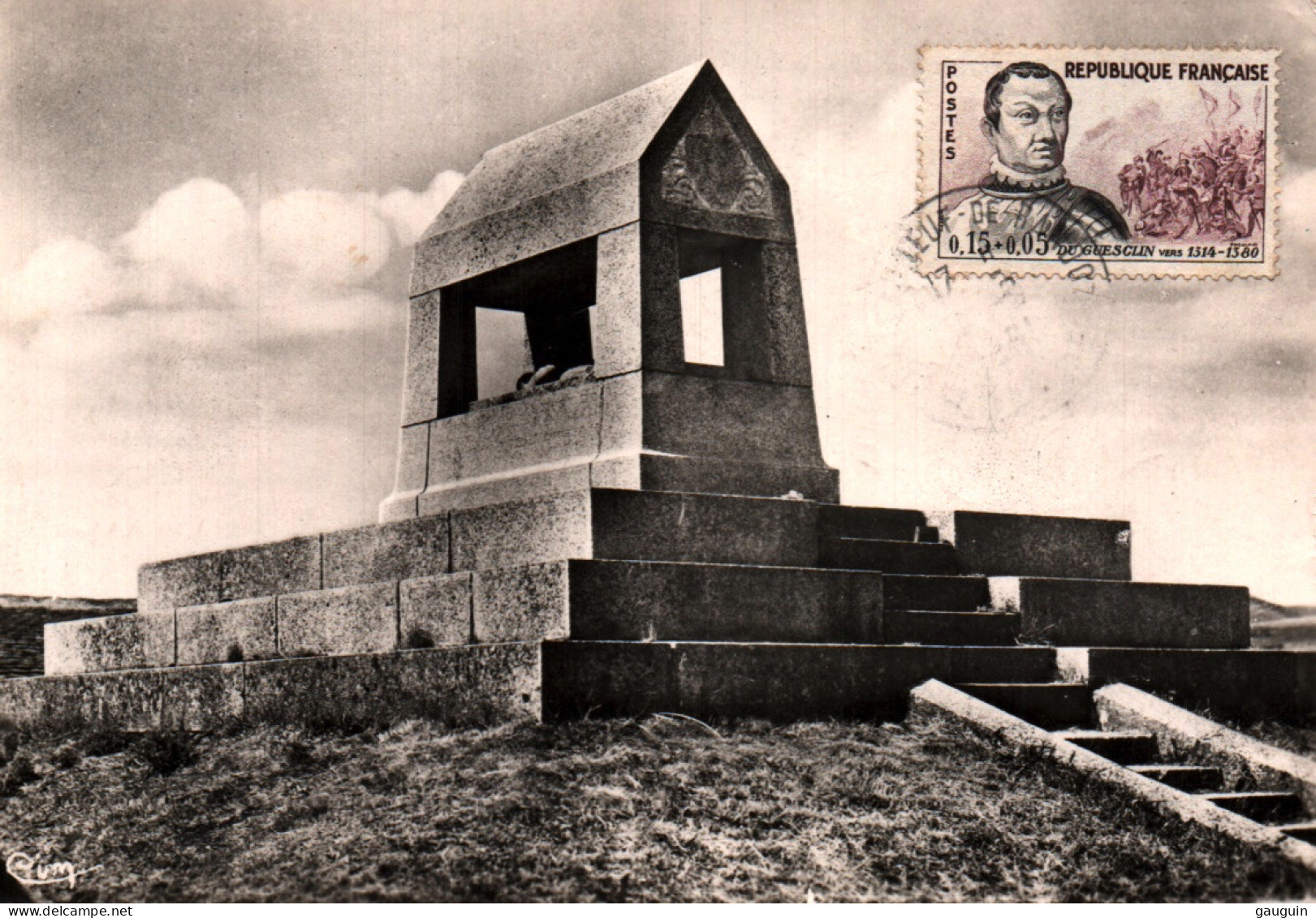 CPSM - CHÂTEAUNEUF-de-RANDON - Tombeau De Duguesclin - Edition Combier - Chateauneuf De Randon