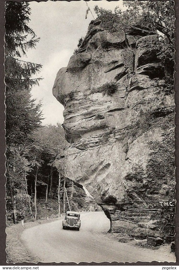 Route De Berdorf-Vogelsmühle. Predigstuhl (Chaire) Petite Suisse Luxembourgeoise Avec Automobile - Muellerthal