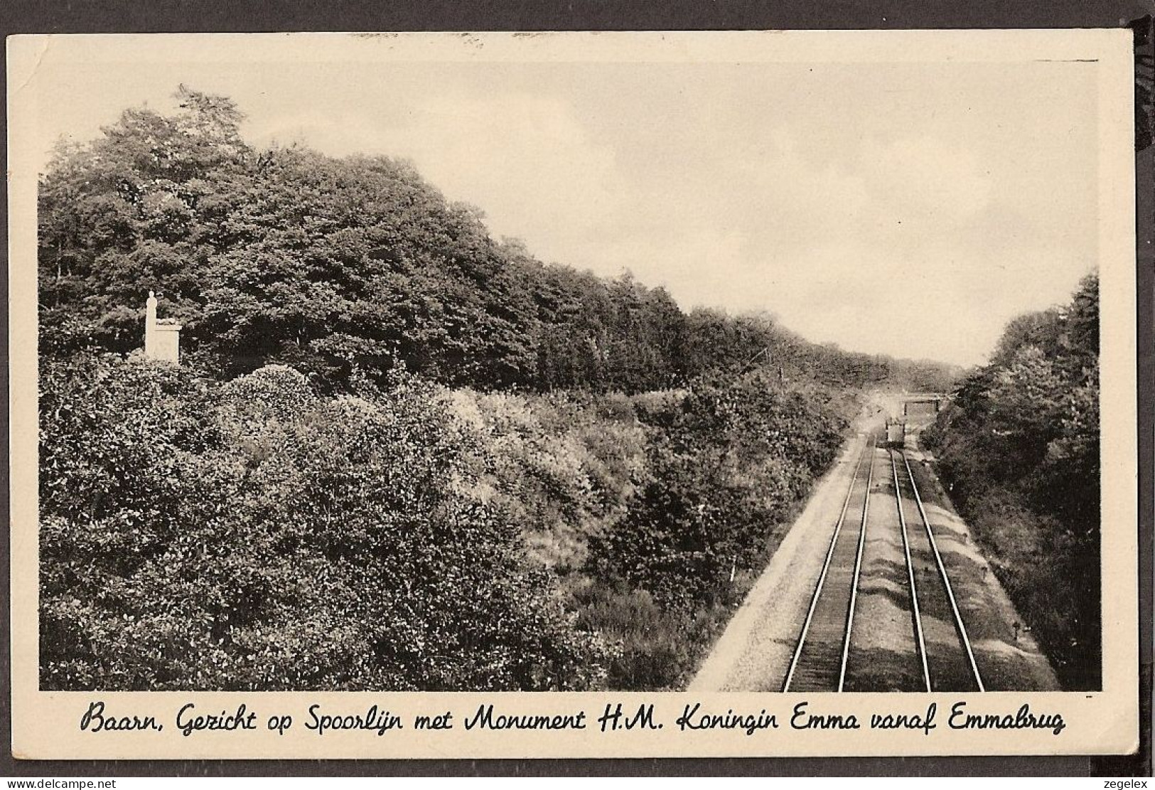 Baarn -Spoorlijn Met Stoomtrein In De Verte. Monument H.M. Koningin Emma Vanaf De Emmabrug Gezien. Train, Railroad. - Baarn