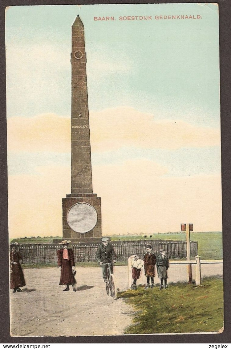 Baarn - Soestdijk - Gedenknaald Met Voorbijgangers - Gelopen 1908 - Baarn