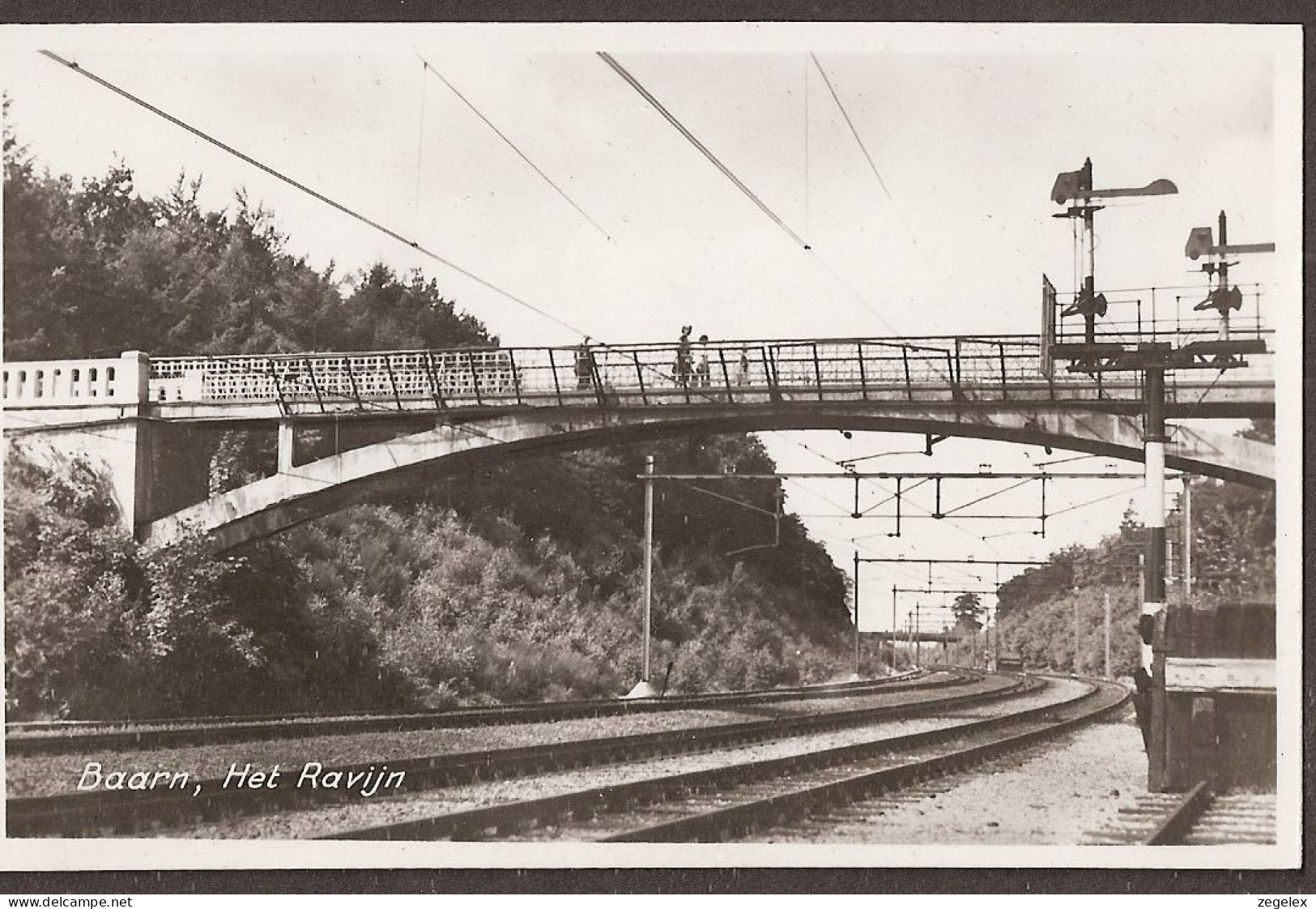 Baarn - Spoor In Het Ravijn, Spoorbrug Met Voetgangers. Eisenbahn, Chemin De Fer, Railroad. - Baarn
