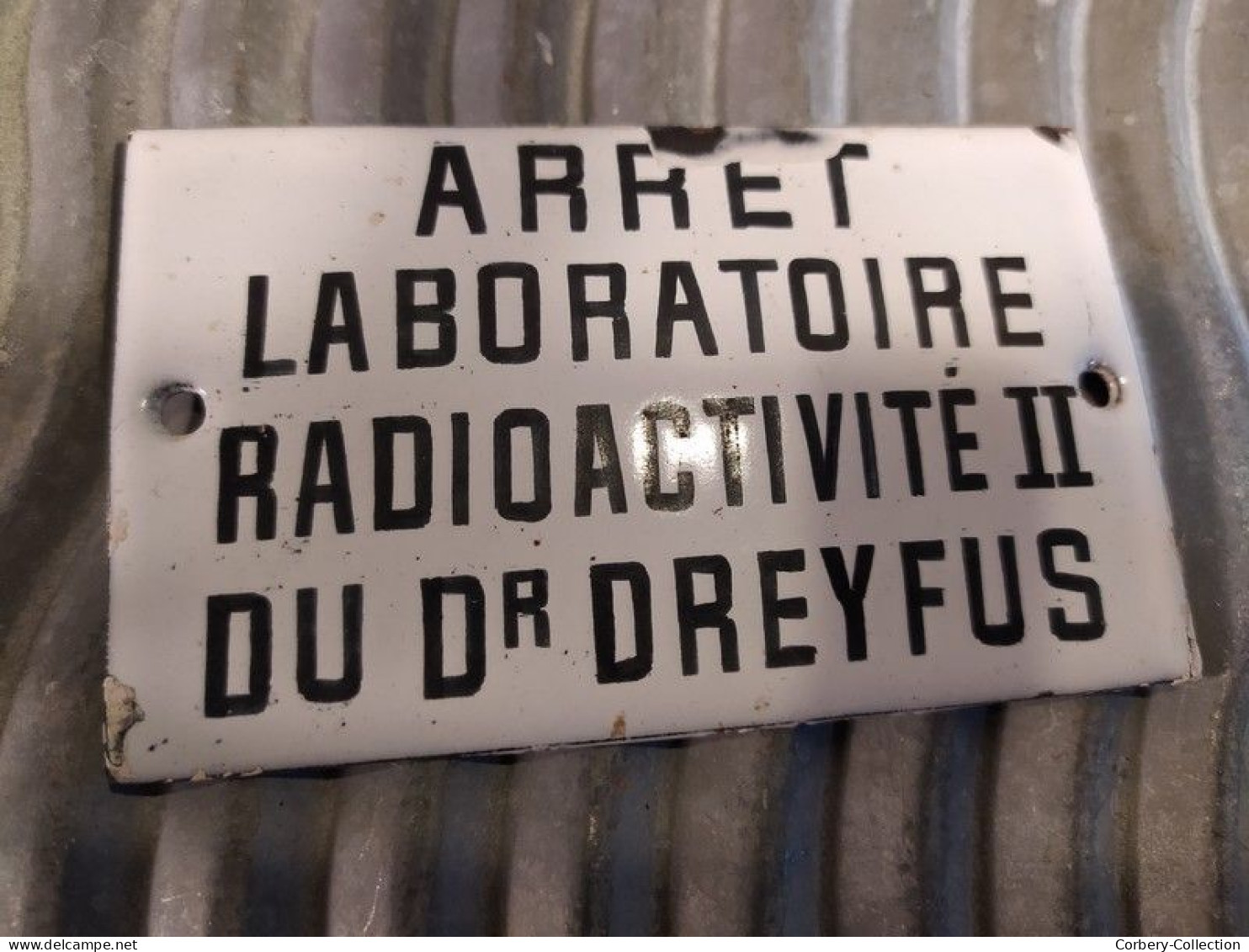 Rare Ancienne Petite Plaque Émaillée Arrêt Laboratoire Radioactivité II Du Dr Dreyfus - Other & Unclassified