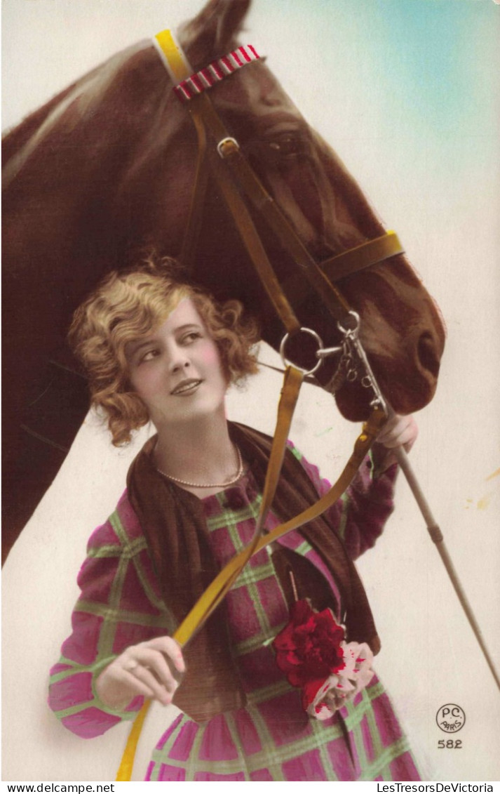 Cheval - Fantaisie - Une Fille Avec Son Cheval - Colorisé - Carte Postale Ancienne - Chevaux