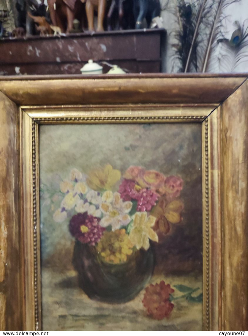 Huile sur carton signée "Nature morte au bouquet de fleurs " cadre bois doré datée 1936