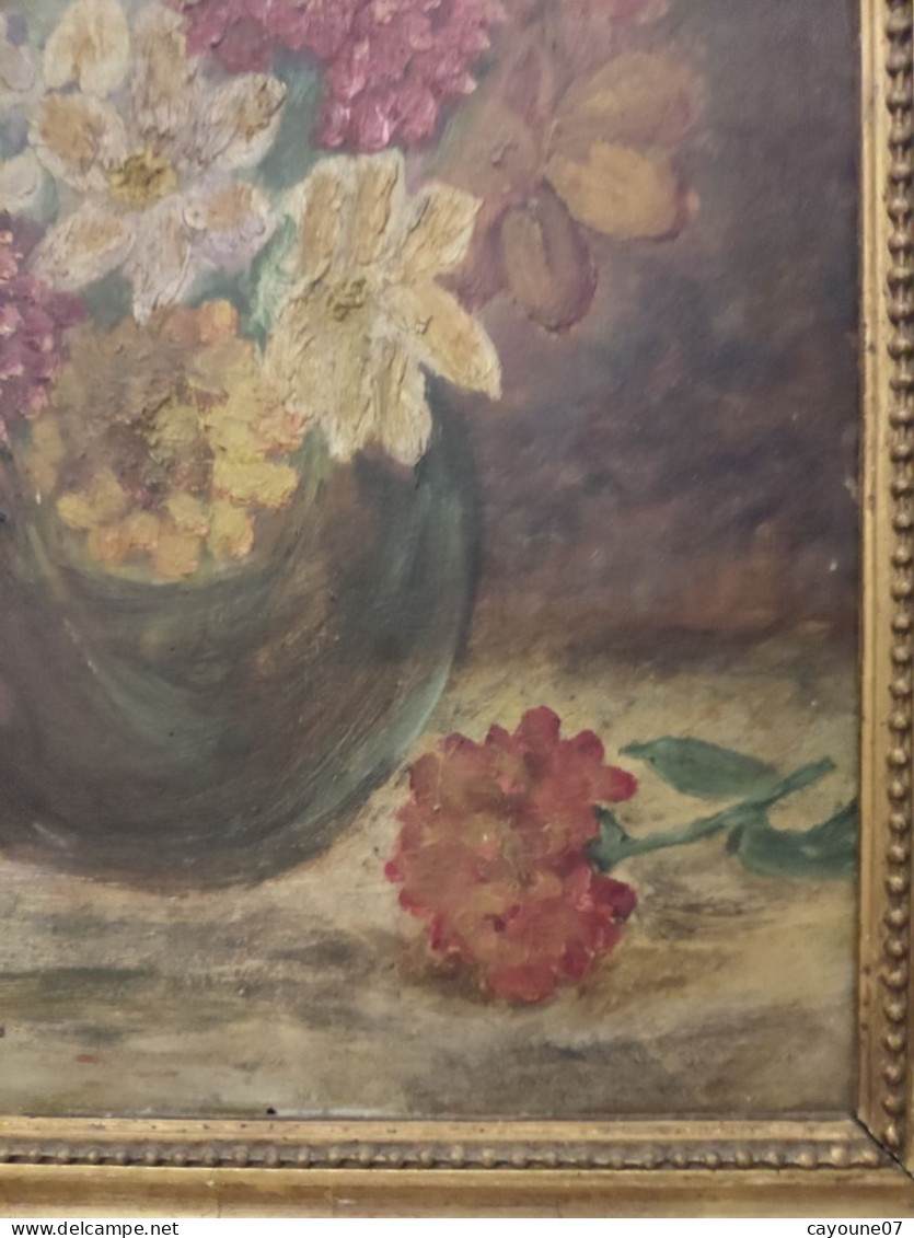 Huile sur carton signée "Nature morte au bouquet de fleurs " cadre bois doré datée 1936