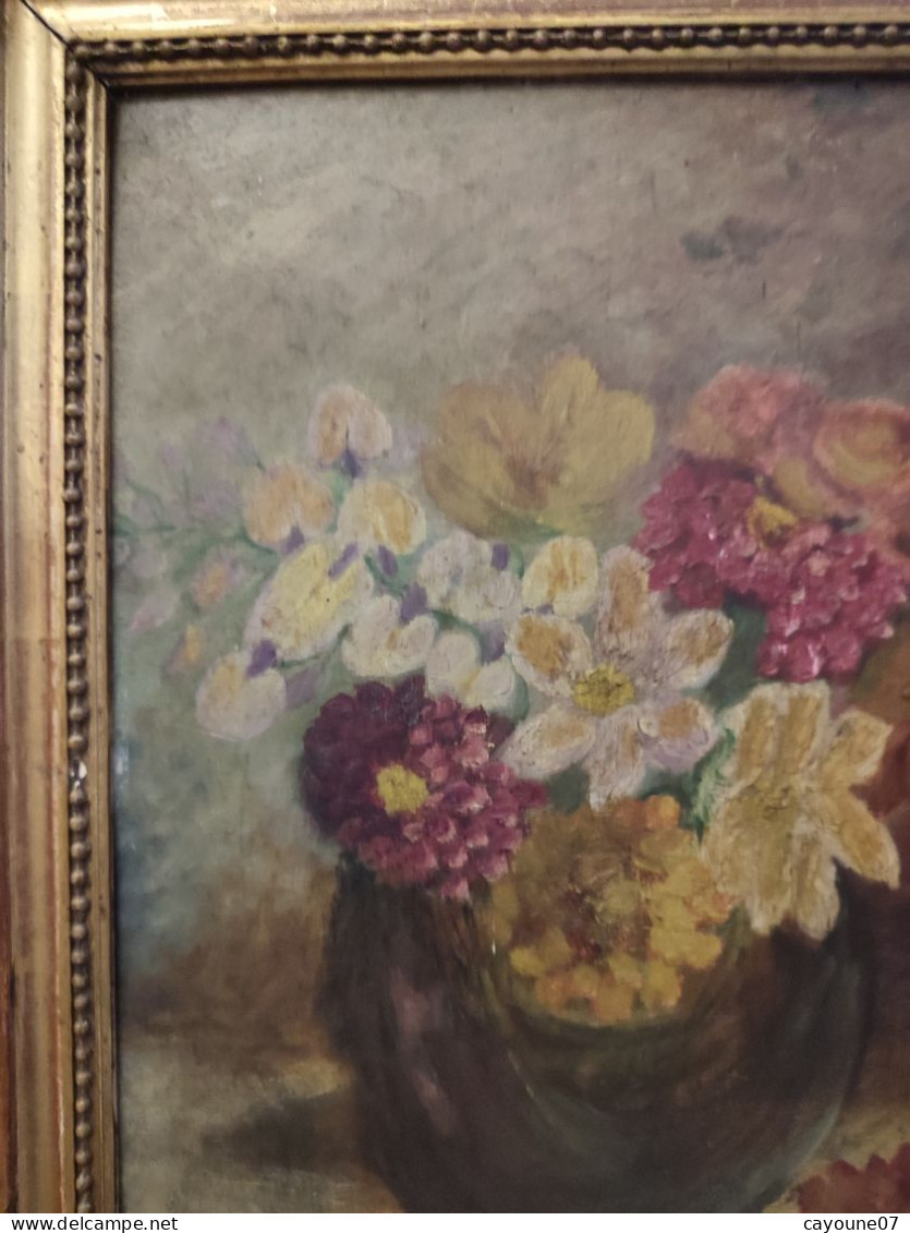 Huile sur carton signée "Nature morte au bouquet de fleurs " cadre bois doré datée 1936