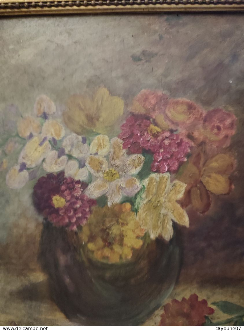 Huile sur carton signée "Nature morte au bouquet de fleurs " cadre bois doré datée 1936