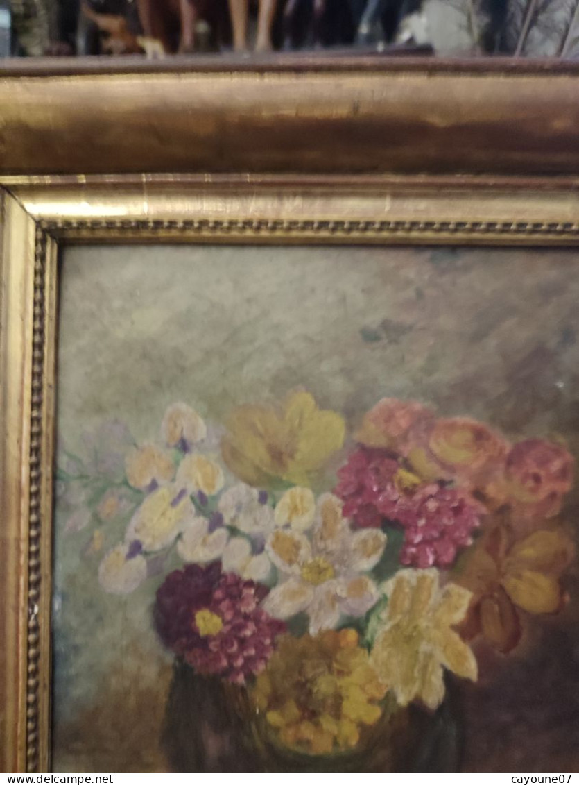 Huile sur carton signée "Nature morte au bouquet de fleurs " cadre bois doré datée 1936