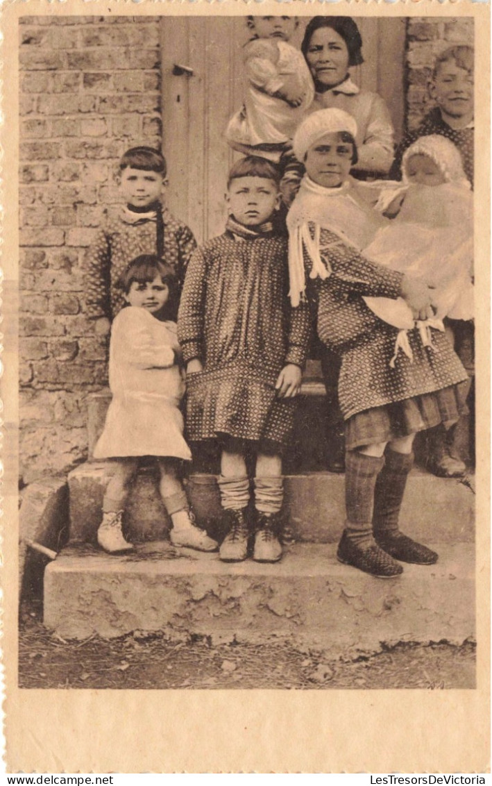 BELGIQUE - Banneux - La Maman Beco Entourée De Ses Sept Enfants - Carte Postale Ancienne - Sprimont