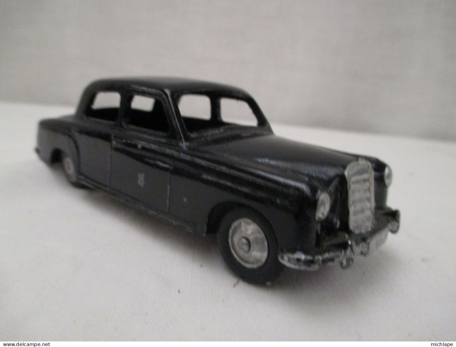 Voiture 1/43 Em - C I J -  MERCEDES 220 - CIJ