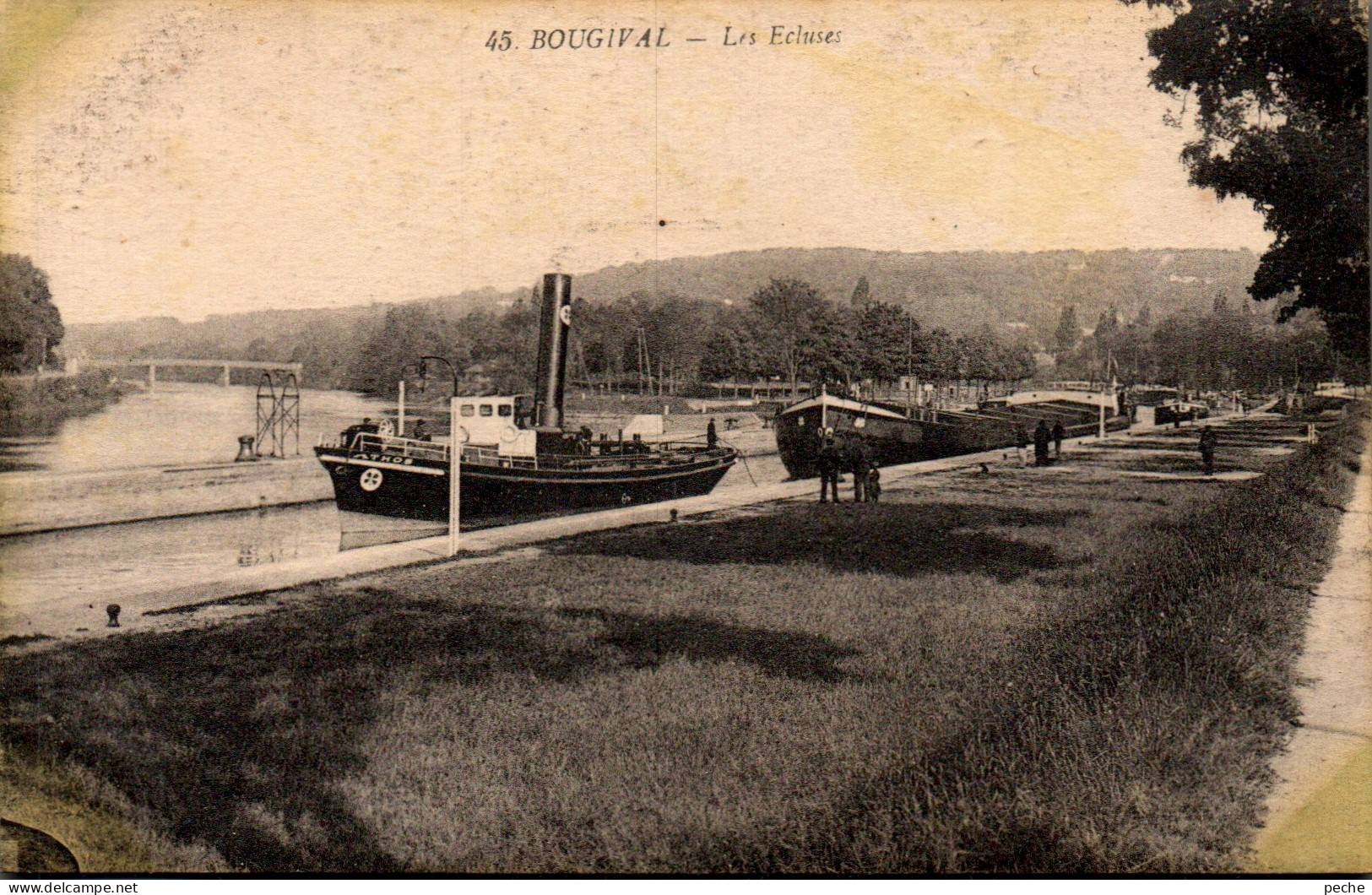 N°114287 -cpa Bougival -remorqueur Et Péniche- - Tugboats