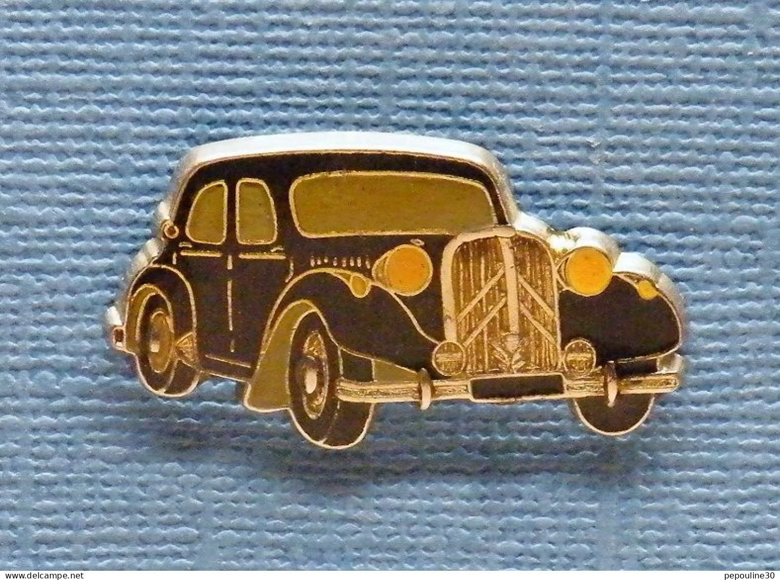 1 PIN'S //  ** CITROËN / TRACTION AVANT LA 15 SIX ** . (Corner Coinderoux Paris) - Citroën