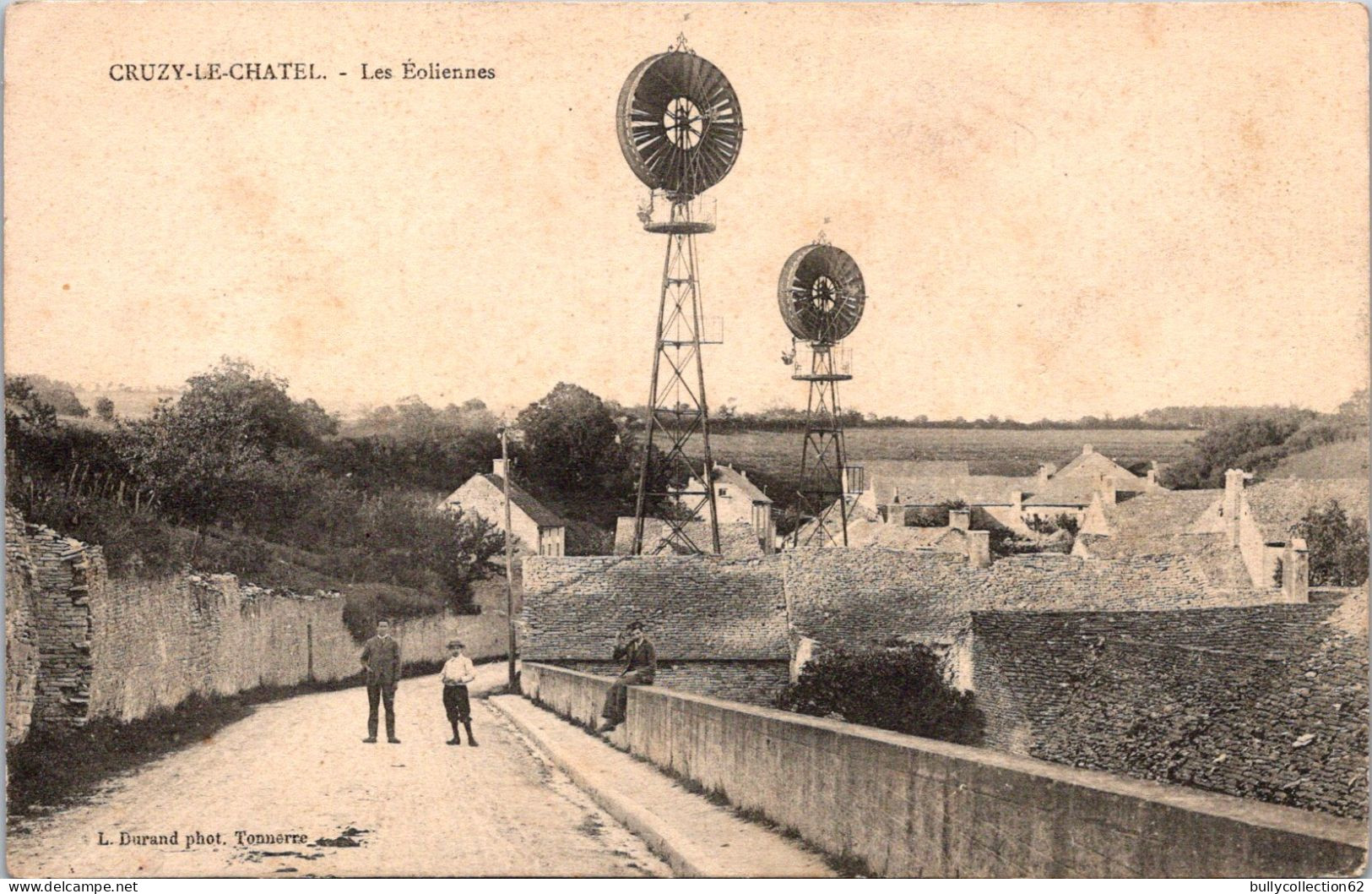 CPA  -   CRUZY LE CHATEL  -    Les éoliennes - Cruzy Le Chatel