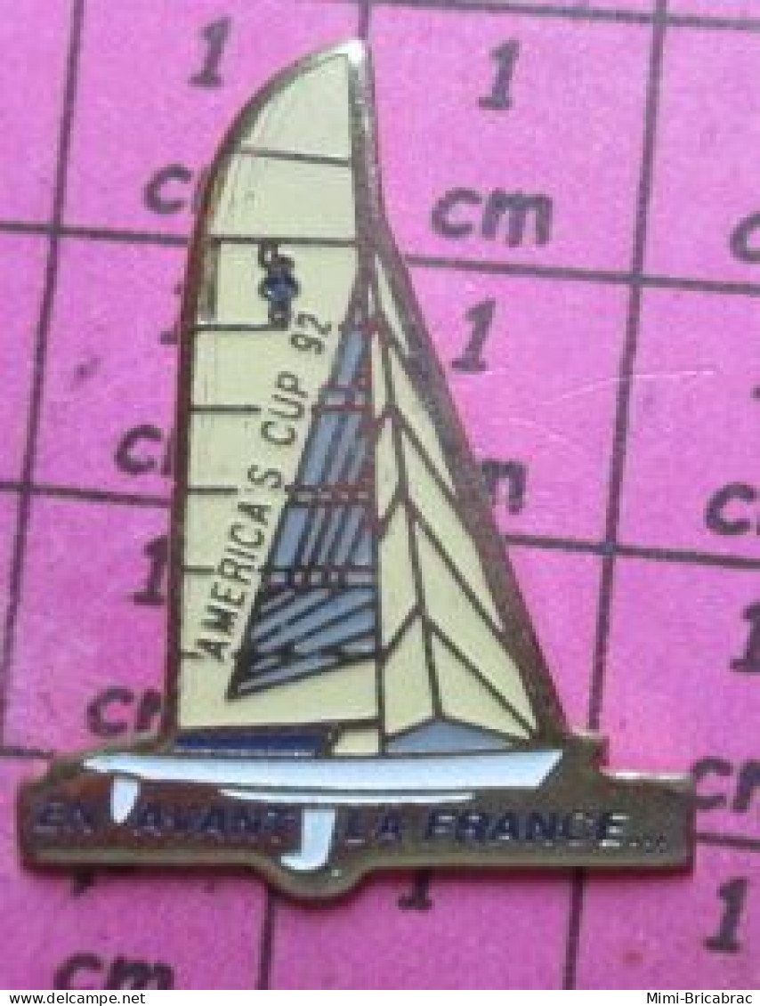 1115C Pin's Pins / Beau Et Rare / THEME : SPORTS / AMERICA'S CUP 92 EN AVANT LA FRANCE - Voile