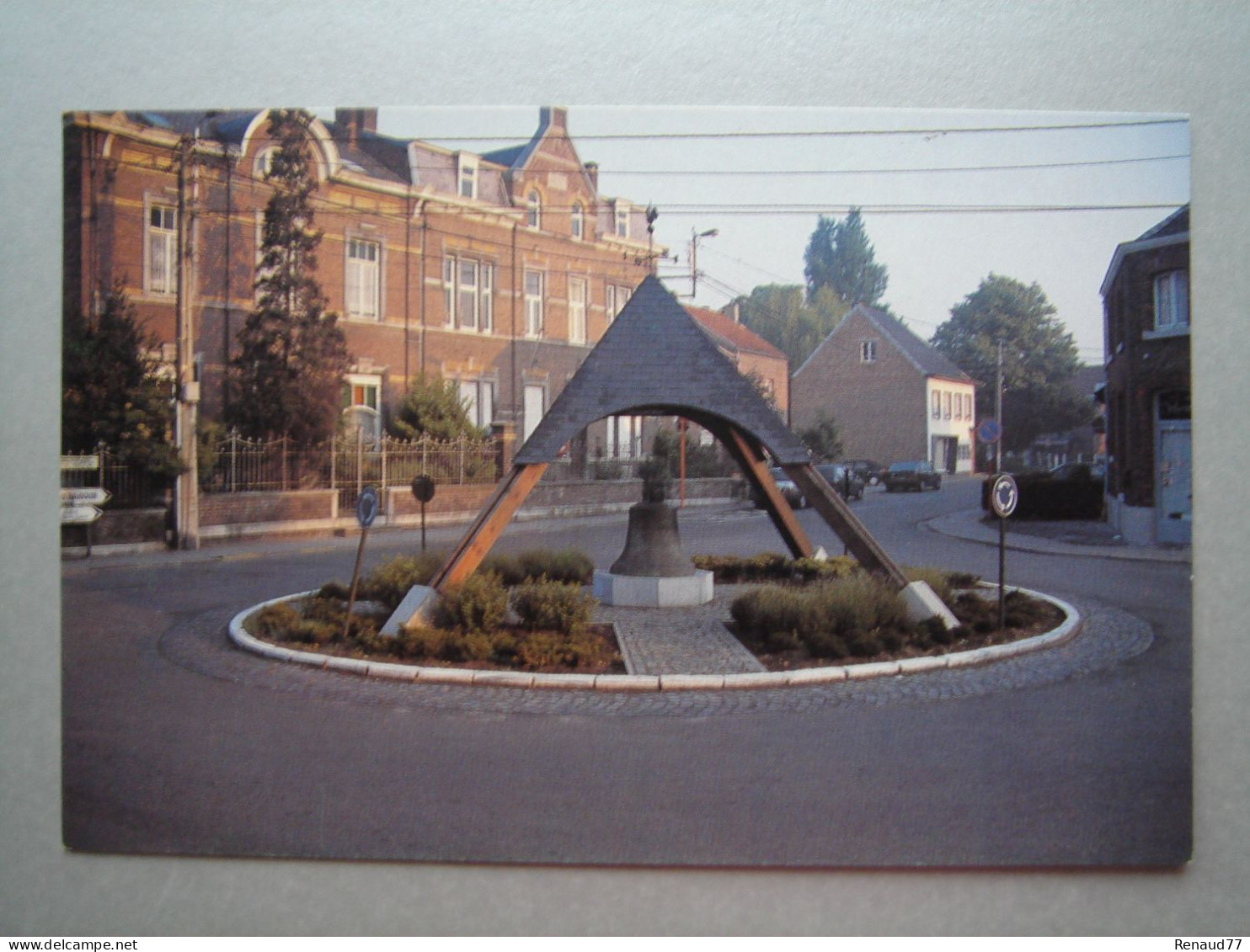 GLONS - Le Rond Point - Place De L'Eglise (Bassenge) - Bassenge