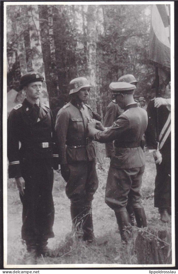 SS-Panzer-Grenadier-Regiment "Der Führer" DR Aufkärungsabt. Hstuf. Rudolf Mühlenkamp Bei Ordensverleihung, Rußland 1941  - Unclassified