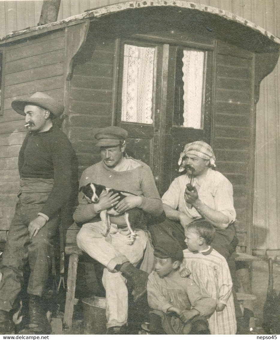 Carte Photo.Gitans.roulotte.gens Du Voyage,bohémiens,Gipsy,nomade.Tsiganes.enfants.chien.écrite 1915. - Europe